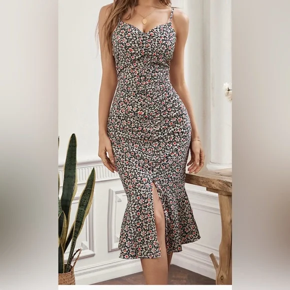 Dress that flares out at bottom best sale